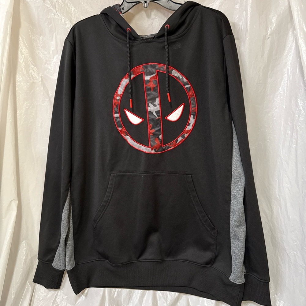 Marvel Black and Red Deadpool Hoodie. Size large